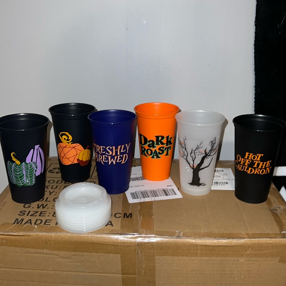 Starbucks grande hot cups